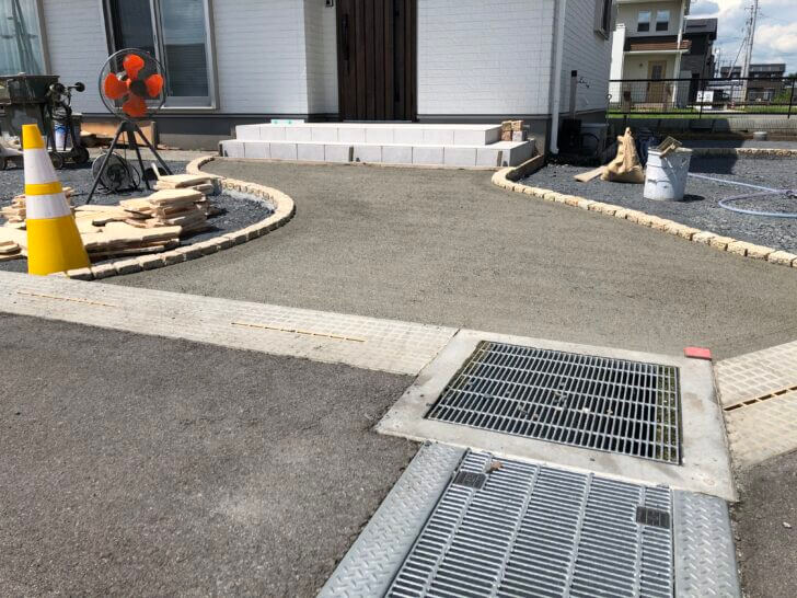栃木県　さくら市　A様邸　外構工事　アプローチ、駐車スペース