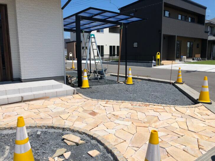 栃木県　さくら市　A様邸　外構工事　アプローチ石張り